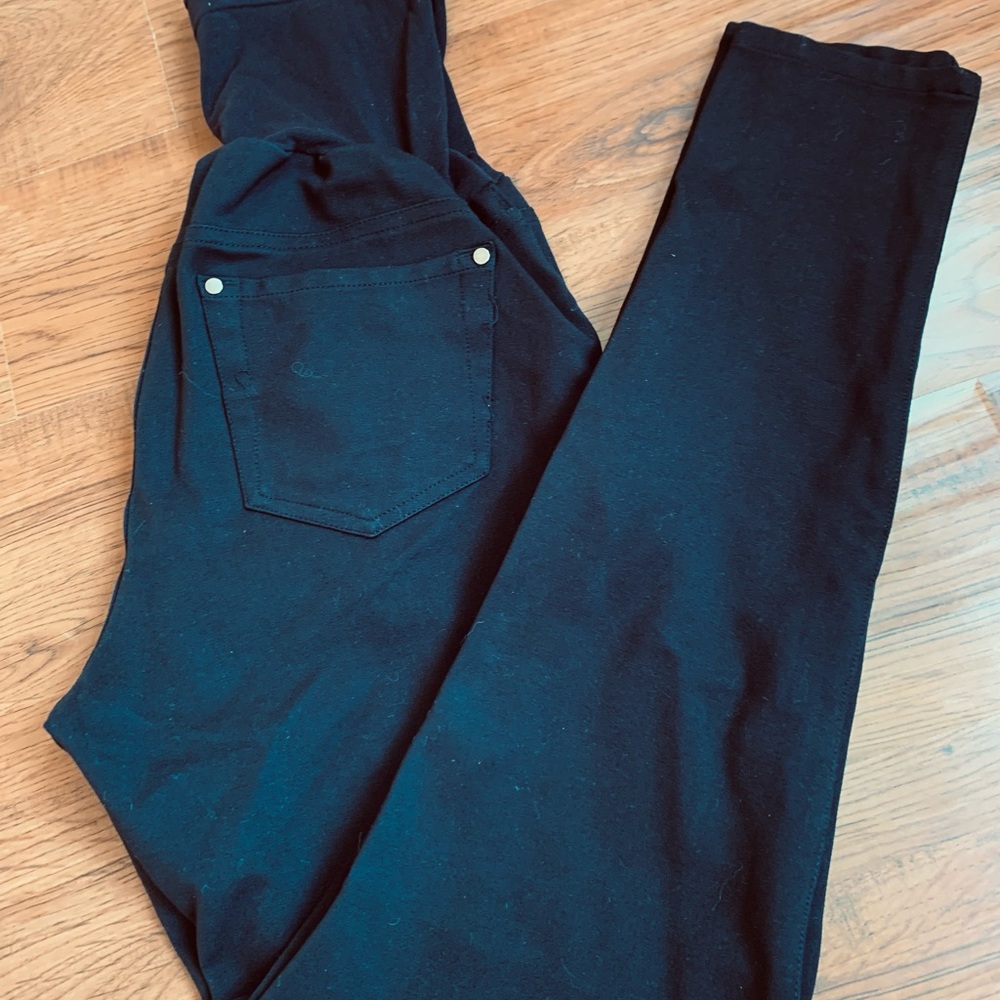 Maternity clothes. - Picture 2 of 5